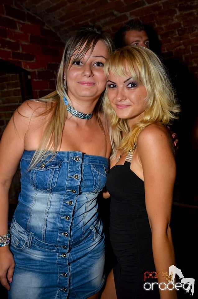 Party all night long în Club Escape, 