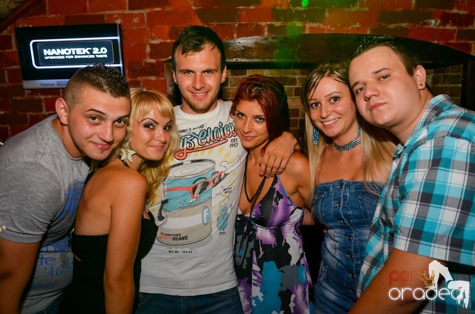 Party all night long în Club Escape, 