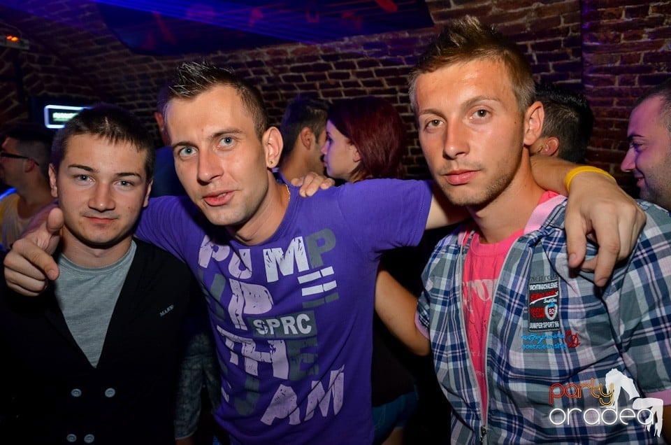 Party all night long în Club Escape, 