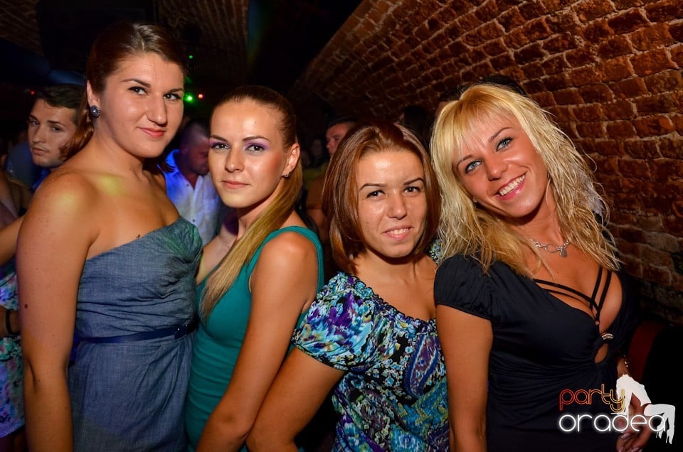 Party all night long în Club Escape, 
