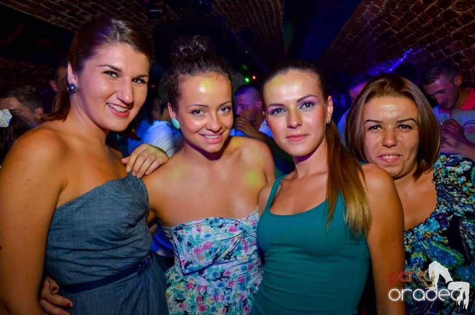 Party all night long în Club Escape, 