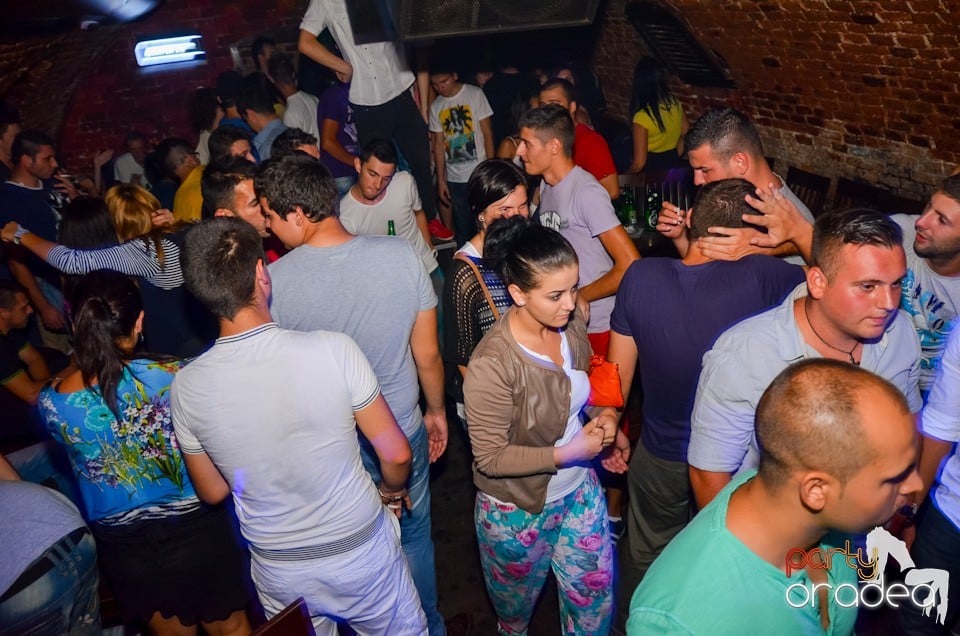 Party all night long în Club Escape, 