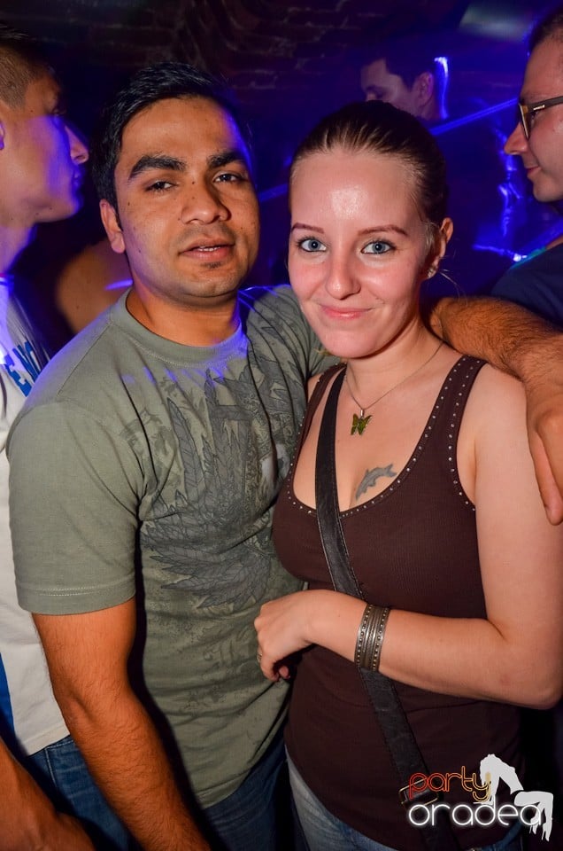 Party all night long în Club Escape, 