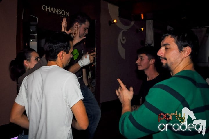 Party anti-fiţe continuă în Chanson, 