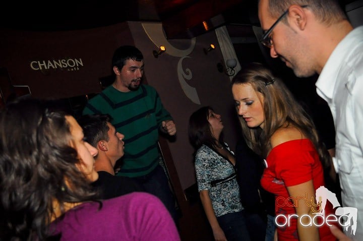 Party anti-fiţe continuă în Chanson, 