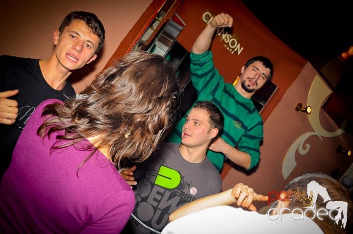 Party anti-fiţe continuă în Chanson, 