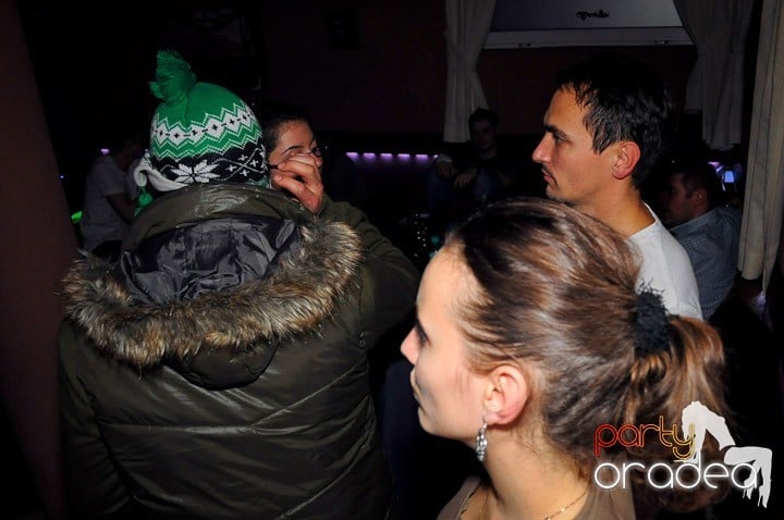 Party anti-fiţe continuă în Chanson, 