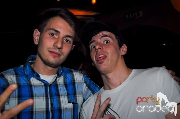 Party anti-fiţe continuă în Chanson, 