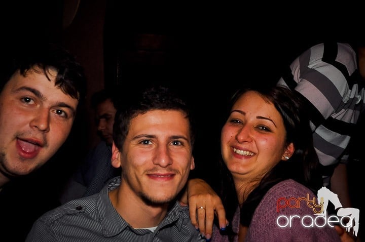 Party anti-fiţe continuă în Chanson, 