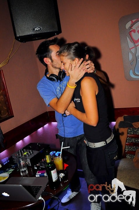 Party anti-fiţe continuă în Chanson, 