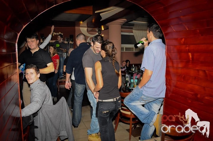 Party anti-fiţe continuă în Chanson, 