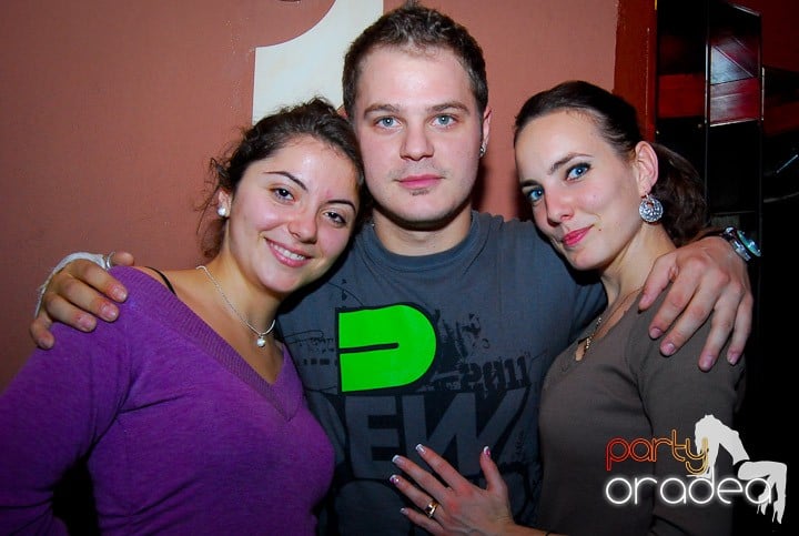 Party anti-fiţe continuă în Chanson, 