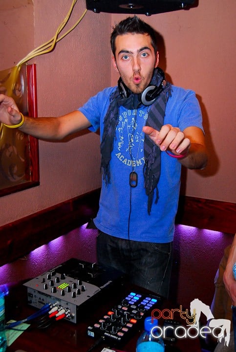 Party anti-fiţe continuă în Chanson, 