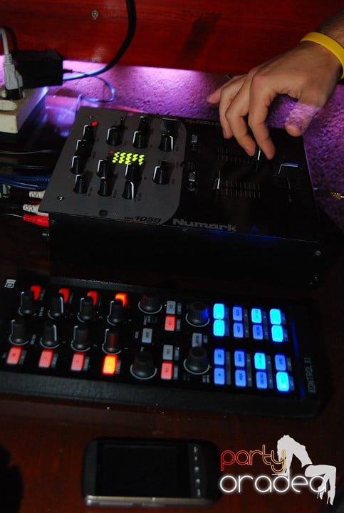 Party anti-fiţe continuă în Chanson, 