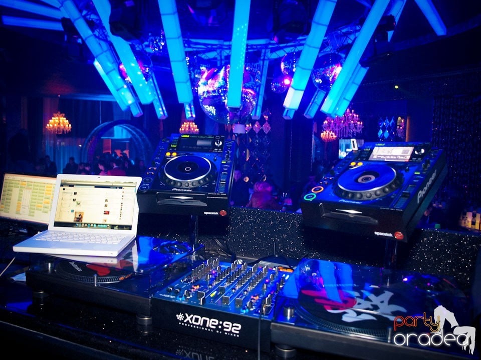 Party cu Alex P in The One,
