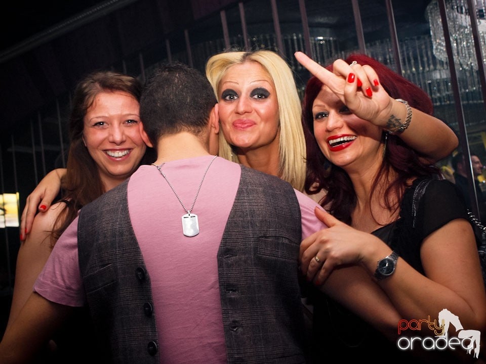 Party cu Alex P in The One,