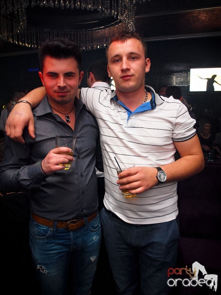 Party cu Alex P in The One,