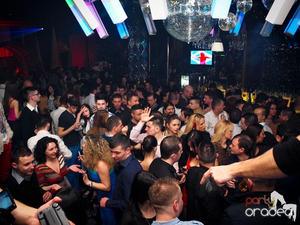 Party cu Alex P in The One,