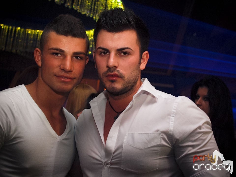 Party cu Alex P in The One,