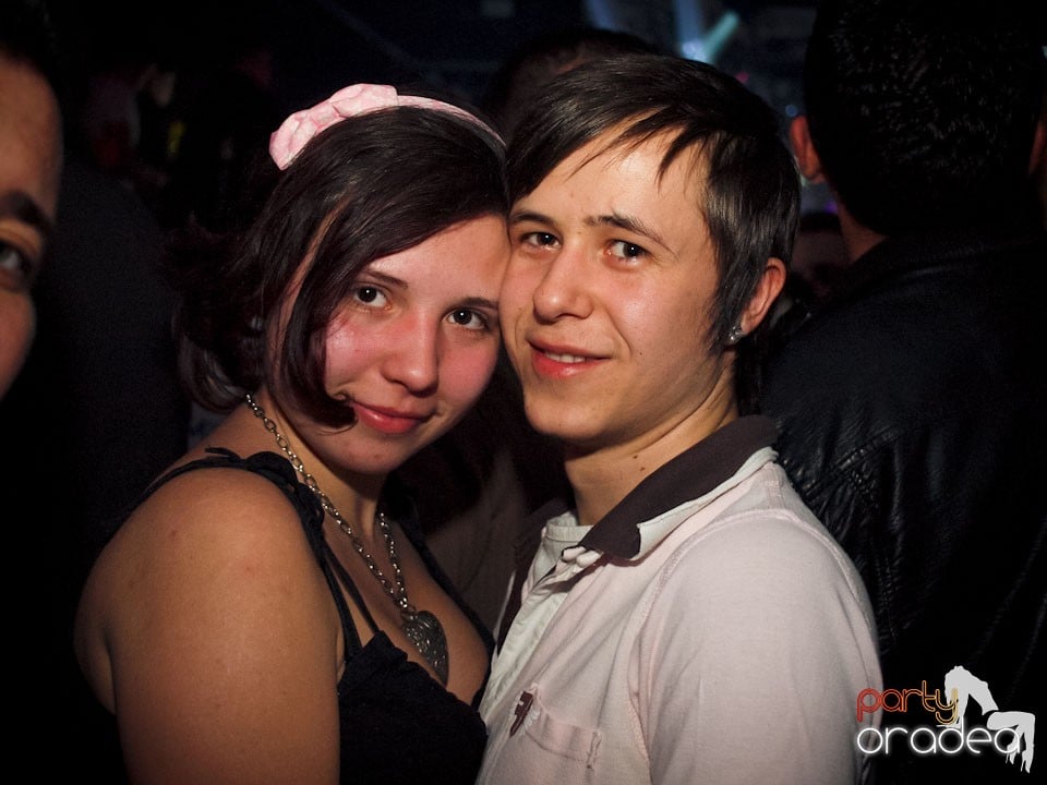 Party cu Alex P in The One,