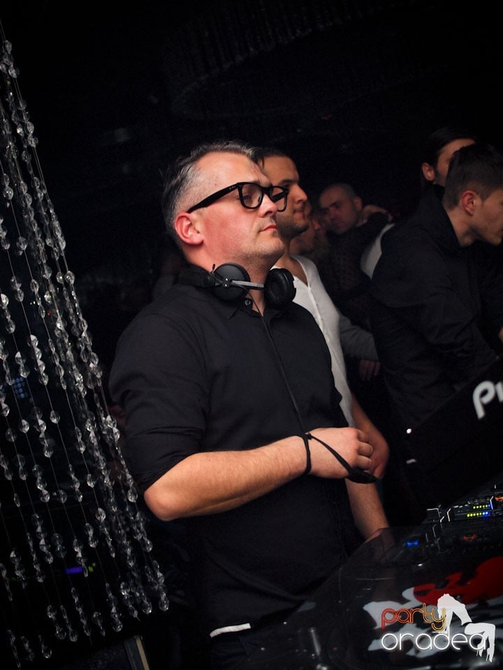 Party cu Alex P in The One,