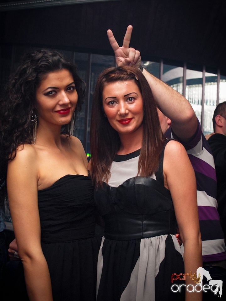 Party cu Alex P in The One,