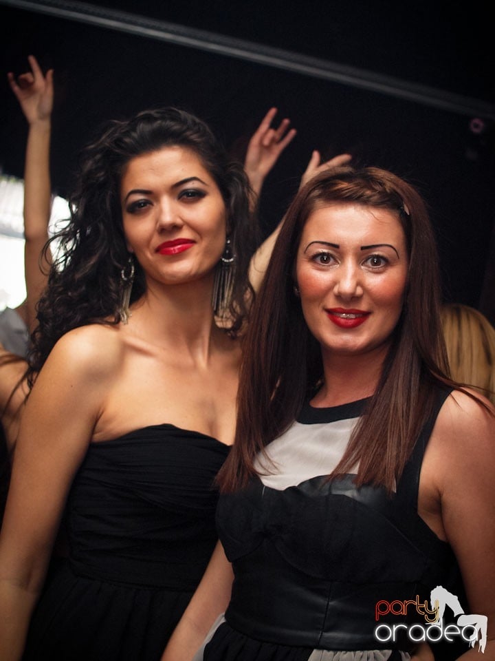 Party cu Alex P in The One,