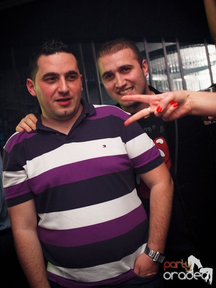 Party cu Alex P in The One,