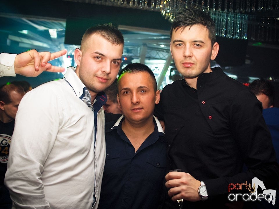 Party cu Alex P in The One,