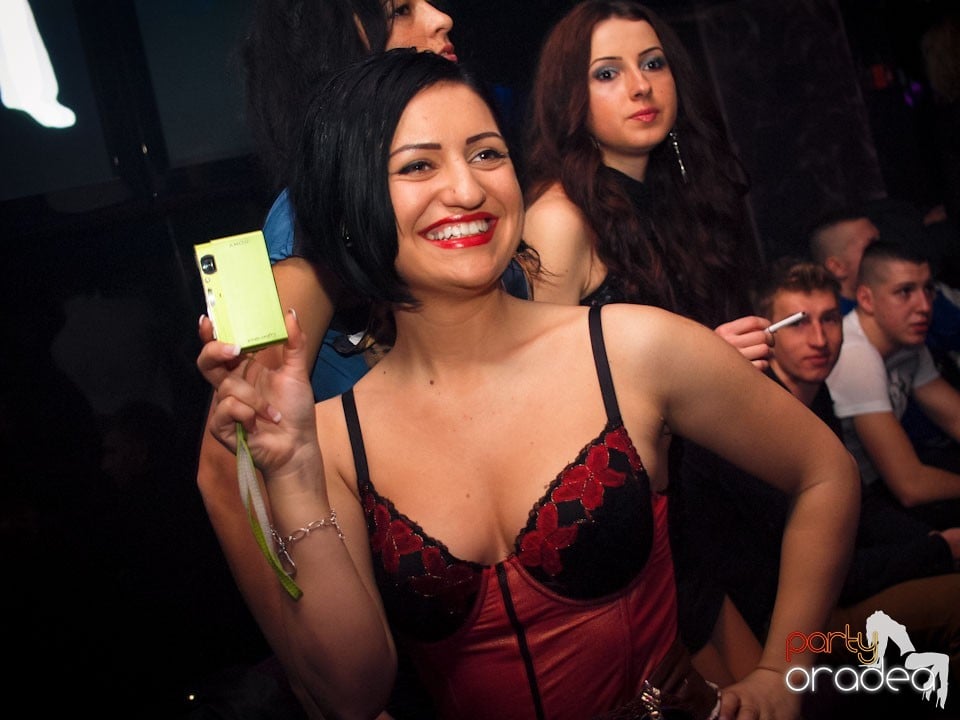 Party cu Alex P in The One,