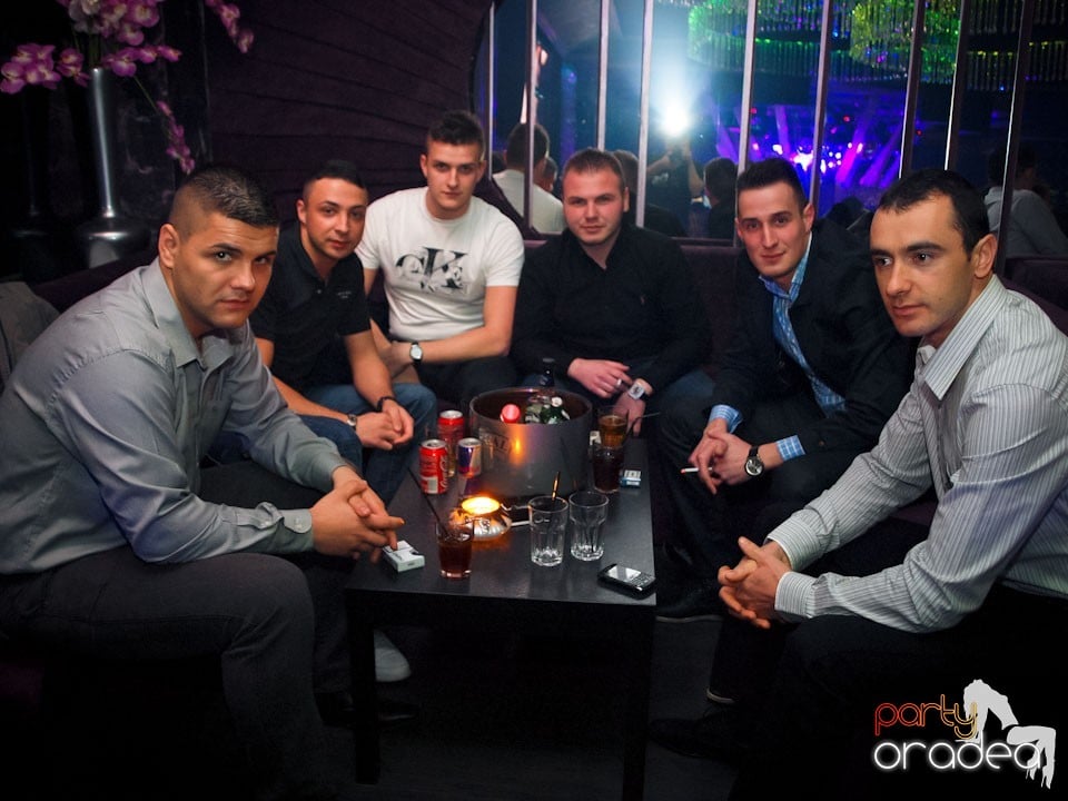 Party cu Alex P in The One,