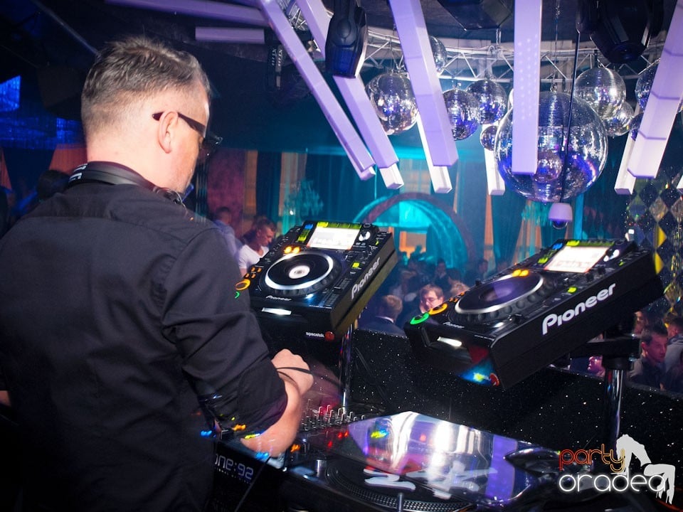 Party cu Alex P in The One,