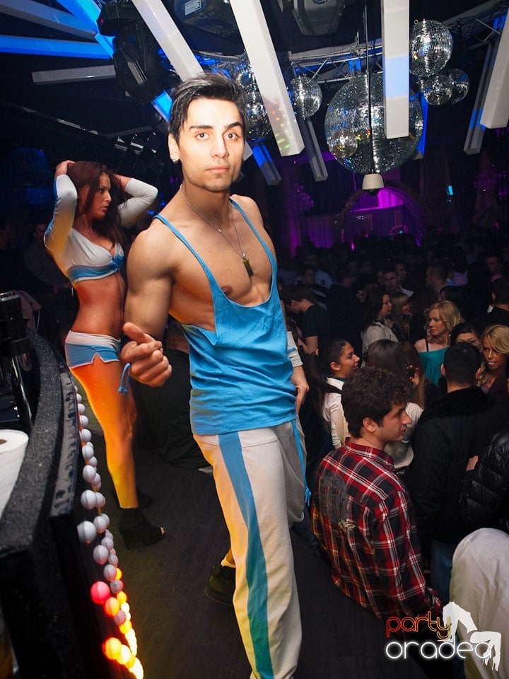 Party cu Alex P in The One,