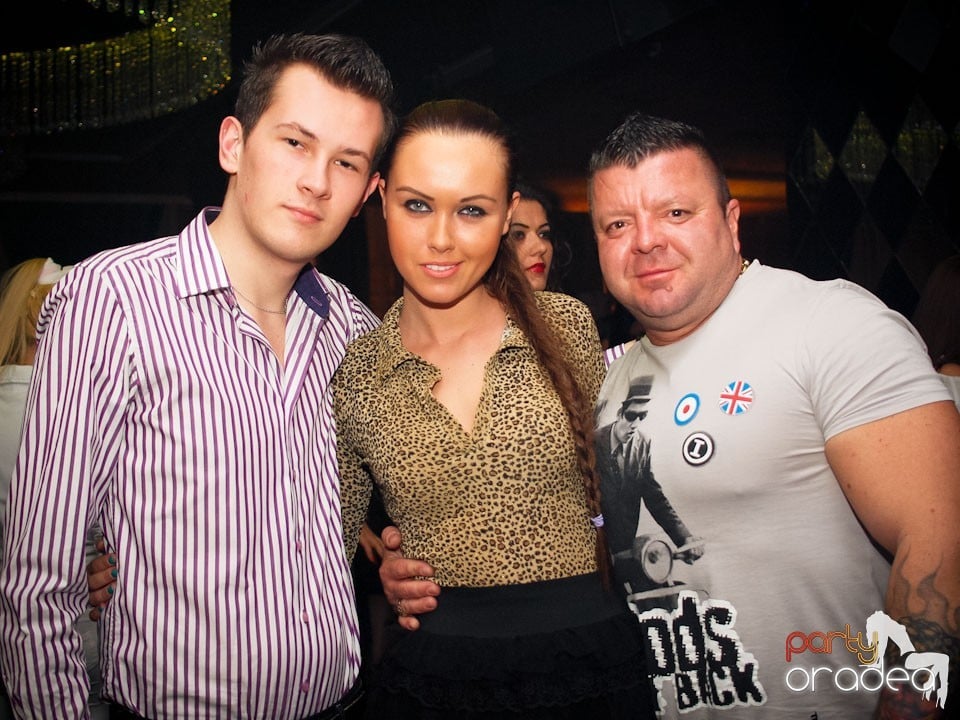 Party cu Alex P in The One,