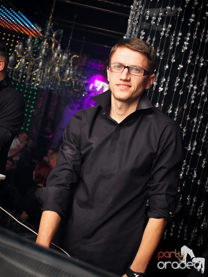 Party cu Alex P in The One,