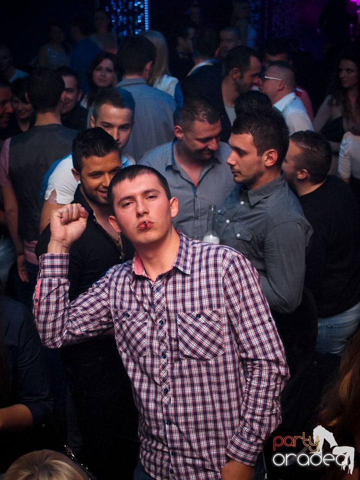 Party cu Alex P in The One,