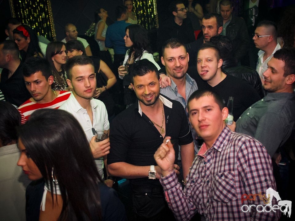 Party cu Alex P in The One,