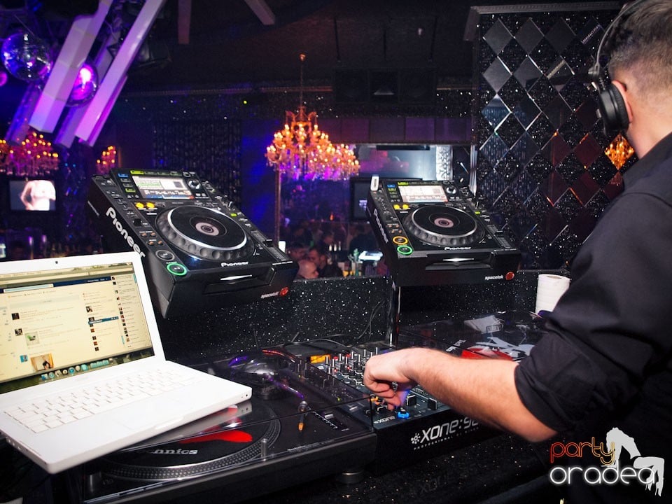 Party cu Alex P in The One,