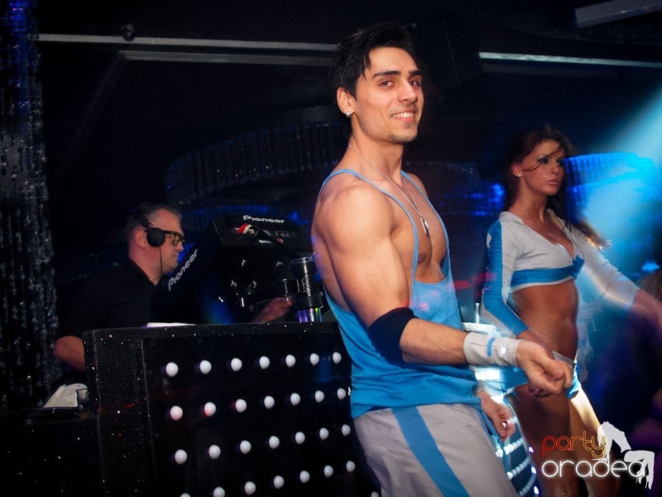 Party cu Alex P in The One,