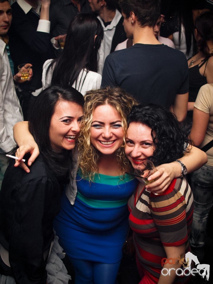 Party cu Alex P in The One,