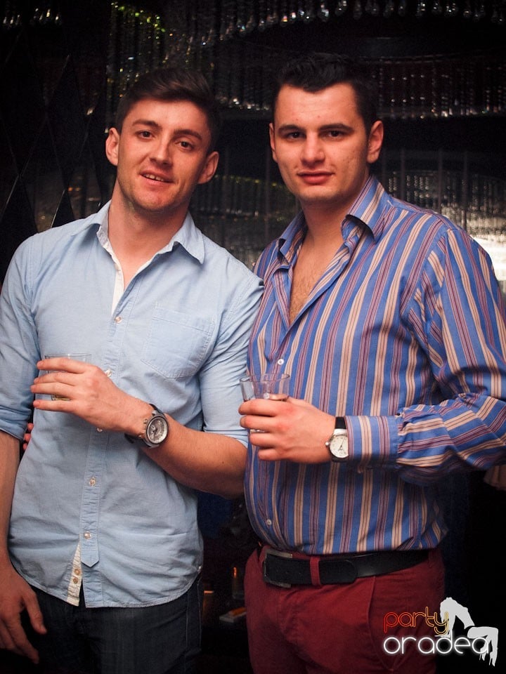 Party cu Alex P in The One,