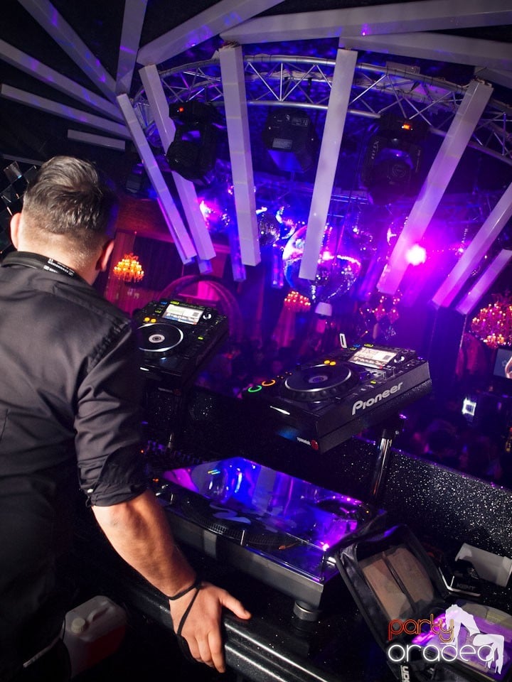 Party cu Alex P in The One,