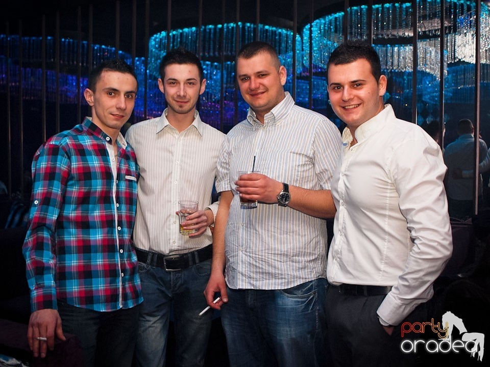 Party cu Alex P in The One,