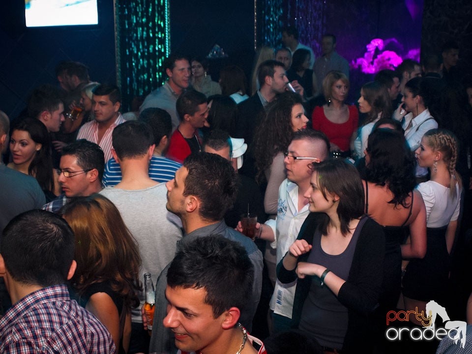 Party cu Alex P in The One,