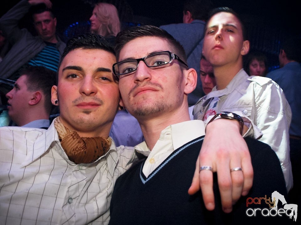 Party cu Alex P in The One,