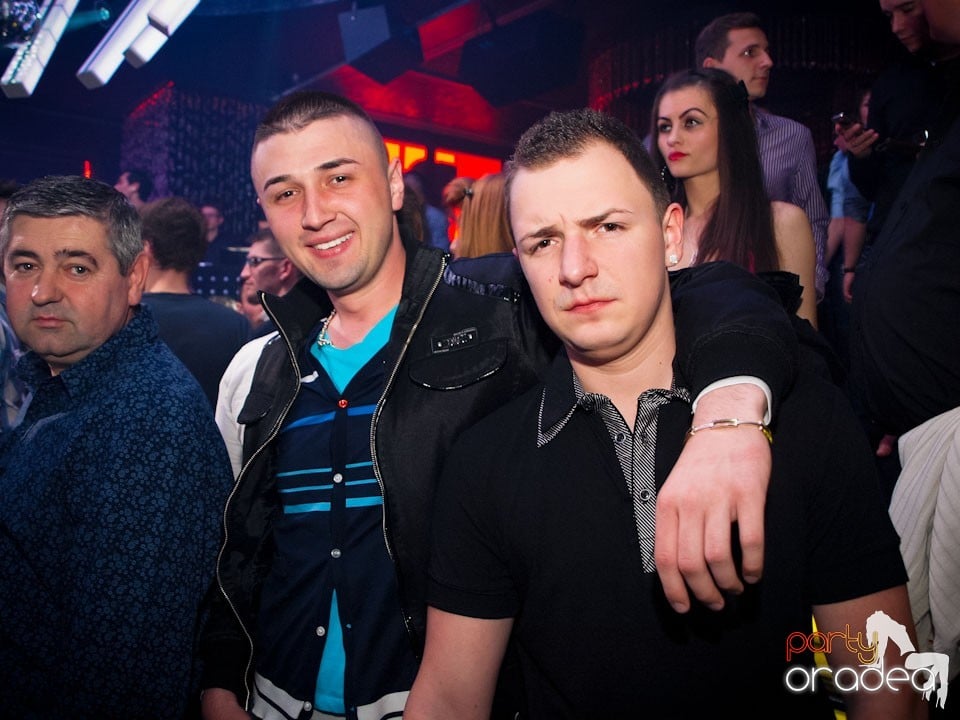 Party cu Alex P in The One,