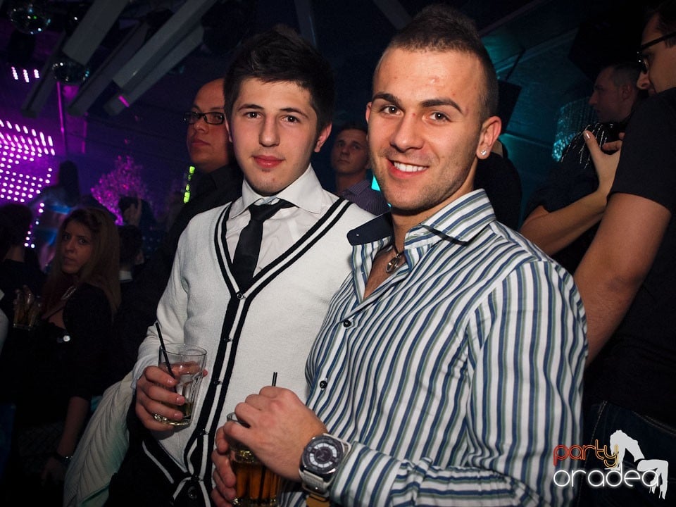 Party cu Alex P in The One,