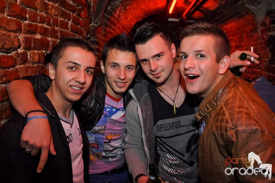 Party cu Caveman in the mix!, 