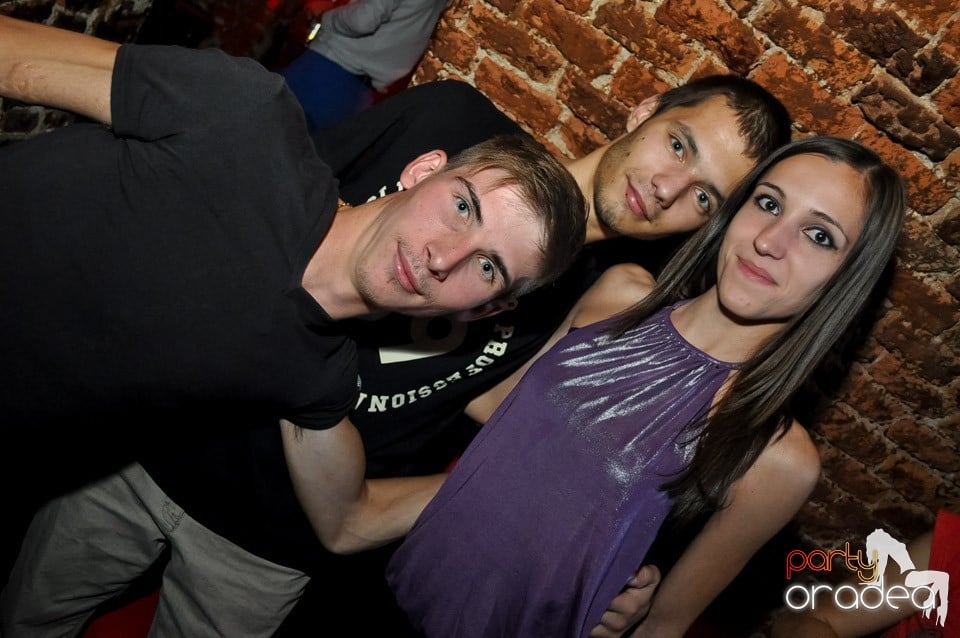 Party cu Caveman in the mix!, 