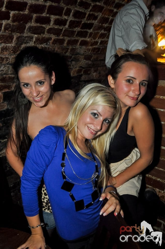 Party cu Caveman in the mix!, 